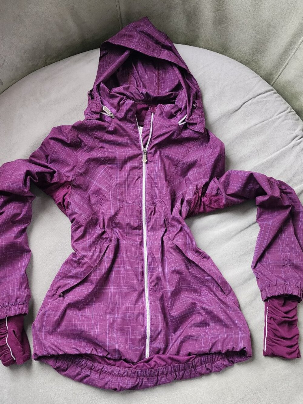 Lululemon Run: Hustle Jacket Size 8 Plum Purple Plaid Water Resistant Running Ja